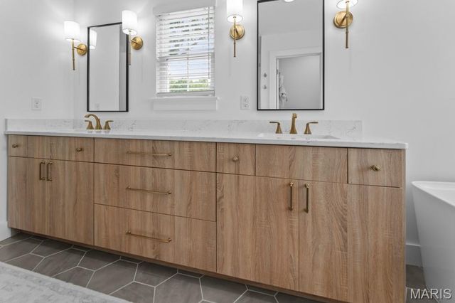 865 Fuhrmann Terrace, Glendale, MO 63122