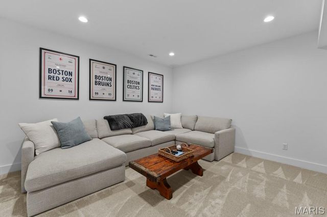 865 Fuhrmann Terrace, Glendale, MO 63122