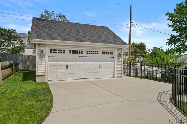 865 Fuhrmann Terrace, Glendale, MO 63122