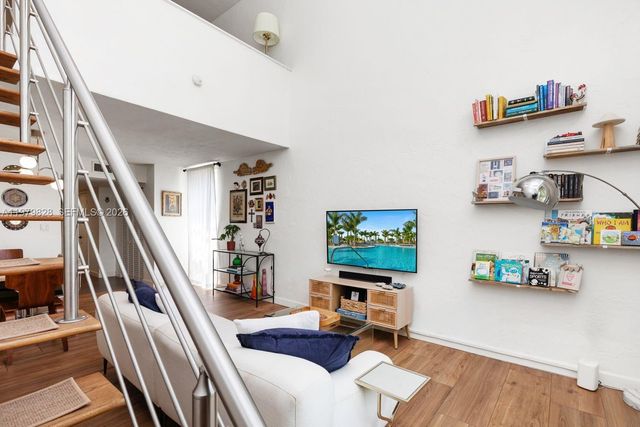 6884 N Kendall Dr C401, Pinecrest, FL 33156