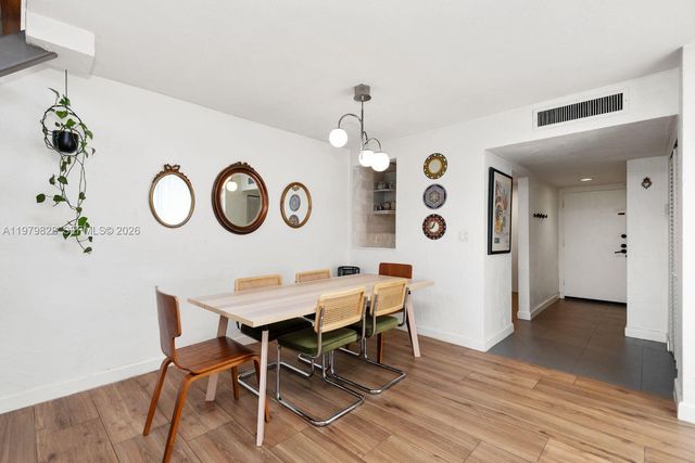 6884 N Kendall Dr C401, Pinecrest, FL 33156