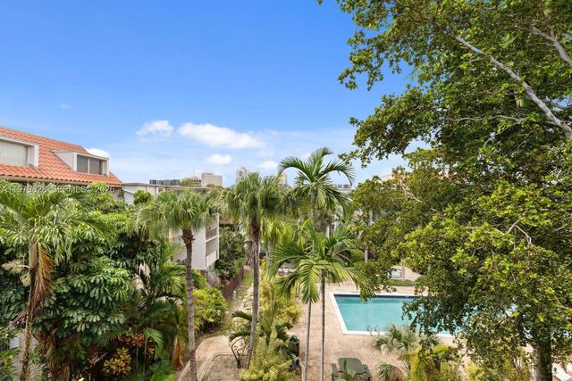 6884 N Kendall Dr C401, Pinecrest, FL 33156