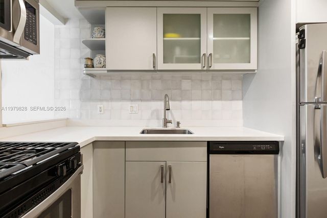 6884 N Kendall Dr C401, Pinecrest, FL 33156