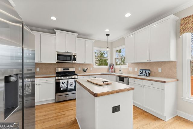 5987 Wellington Ave, Gainesville, GA 30506