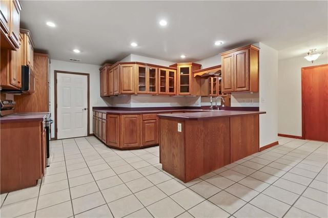 2915 E Sterling Court, Fayetteville, AR 72703