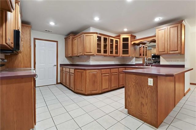 2915 E Sterling Court, Fayetteville, AR 72703