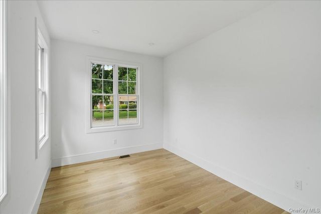 96 Shadyside Avenue, Port Washington, NY 11050