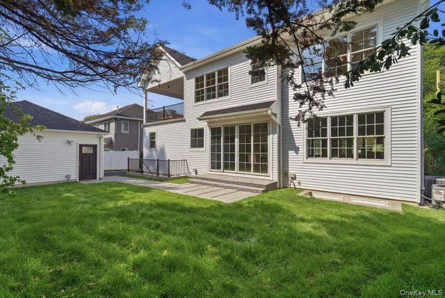 96 Shadyside Avenue, Port Washington, NY 11050