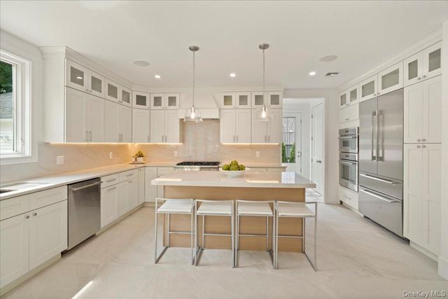 96 Shadyside Avenue, Port Washington, NY 11050