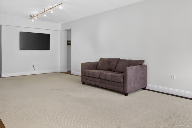 177 E Hartsdale Avenue 3L, Hartsdale, NY 10530