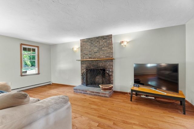 3 Pudding Street, Uxbridge, MA 01569