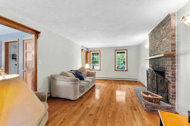 3 Pudding Street, Uxbridge, MA 01569