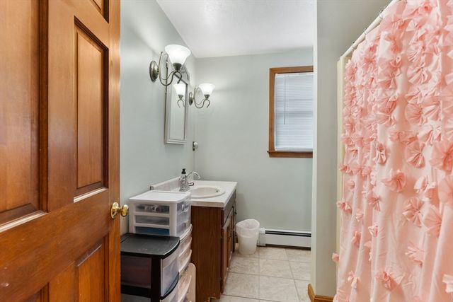 3 Pudding Street, Uxbridge, MA 01569