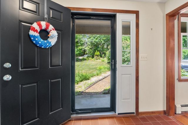 3 Pudding Street, Uxbridge, MA 01569