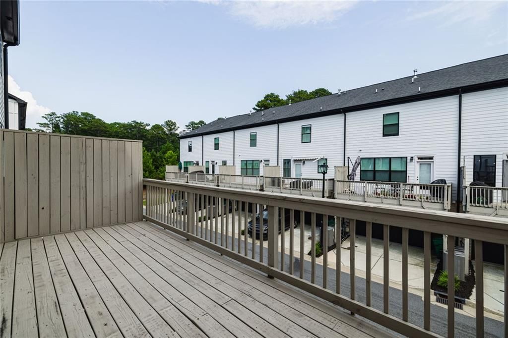 Image 16 of property listing at 3176 Kincaid Drive, Decatur, GA 30033