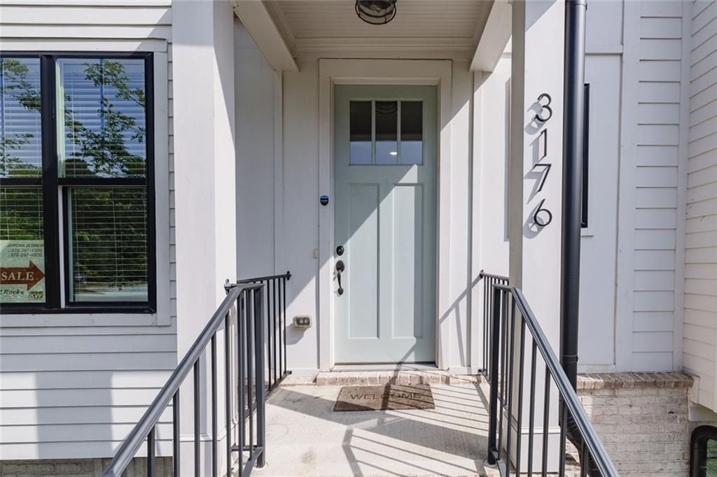 Image 2 of property listing at 3176 Kincaid Drive, Decatur, GA 30033
