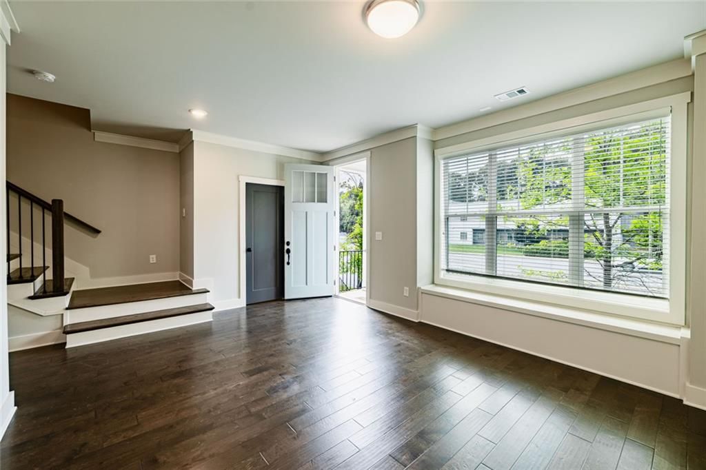 Image 3 of property listing at 3176 Kincaid Drive, Decatur, GA 30033