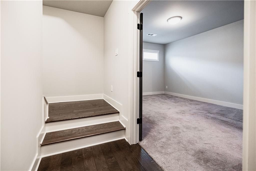Image 31 of property listing at 3176 Kincaid Drive, Decatur, GA 30033
