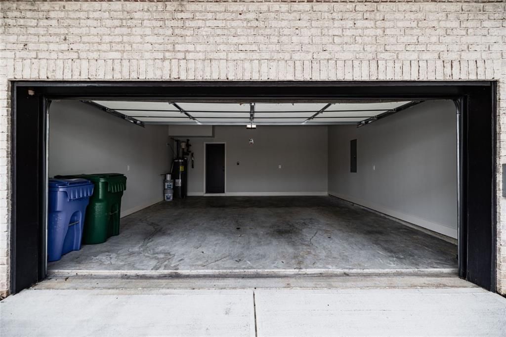 Image 36 of property listing at 3176 Kincaid Drive, Decatur, GA 30033