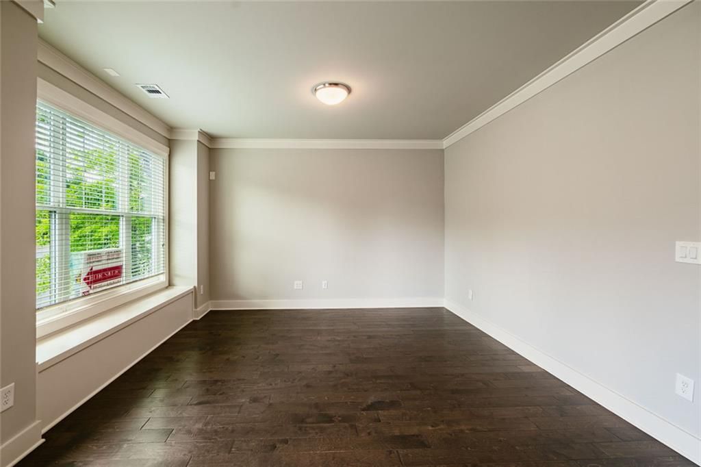 Image 4 of property listing at 3176 Kincaid Drive, Decatur, GA 30033