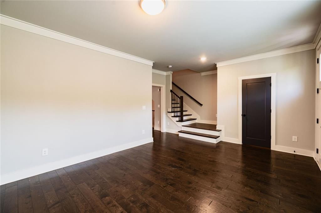 Image 5 of property listing at 3176 Kincaid Drive, Decatur, GA 30033