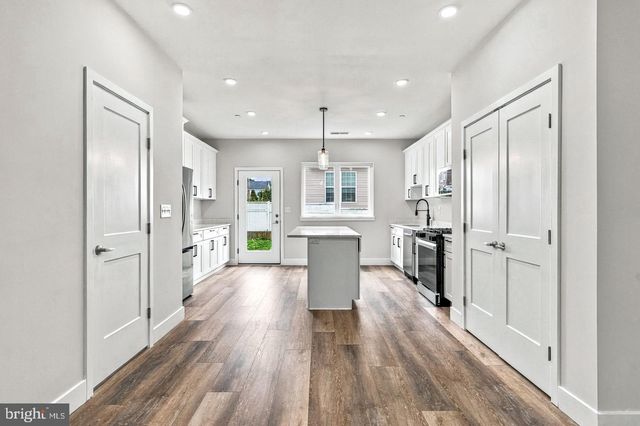 303B FOUNTAIN ST, Philadelphia, PA 19128
