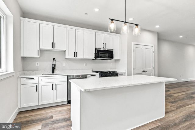 303B FOUNTAIN ST, Philadelphia, PA 19128