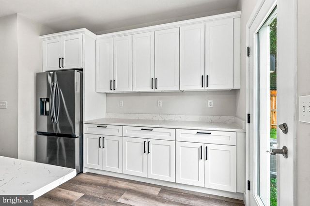 303B FOUNTAIN ST, Philadelphia, PA 19128