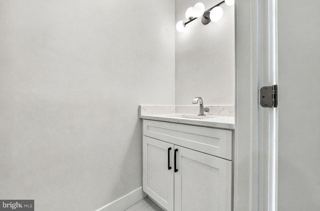 303B FOUNTAIN ST, Philadelphia, PA 19128