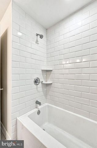 303B FOUNTAIN ST, Philadelphia, PA 19128