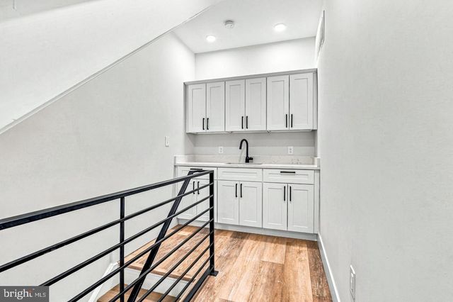 303B FOUNTAIN ST, Philadelphia, PA 19128