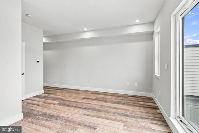 303B FOUNTAIN ST, Philadelphia, PA 19128