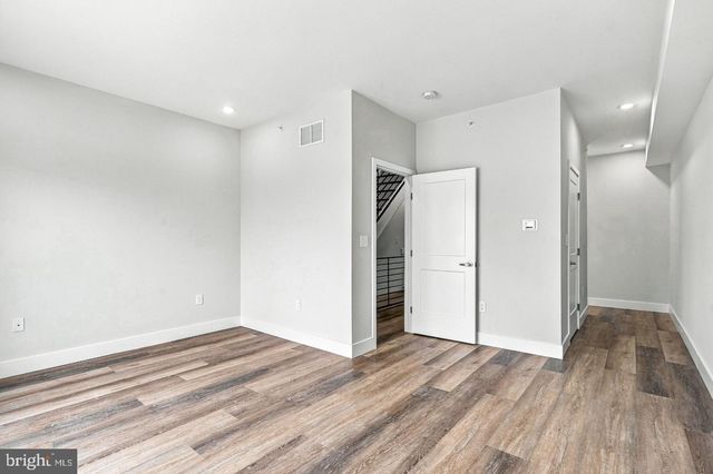 303B FOUNTAIN ST, Philadelphia, PA 19128