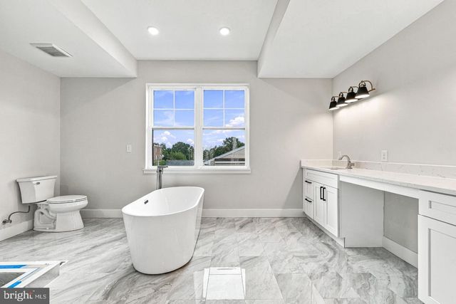 303B FOUNTAIN ST, Philadelphia, PA 19128