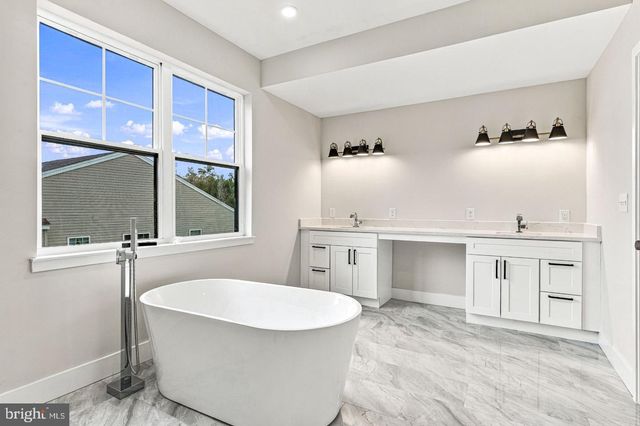 303B FOUNTAIN ST, Philadelphia, PA 19128