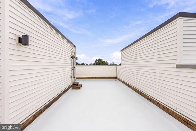 303B FOUNTAIN ST, Philadelphia, PA 19128
