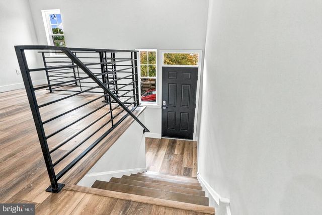 303B FOUNTAIN ST, Philadelphia, PA 19128