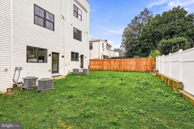 303B FOUNTAIN ST, Philadelphia, PA 19128