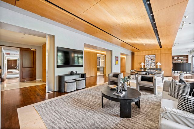 65 E GOETHE Street 3W, Chicago, IL 60610