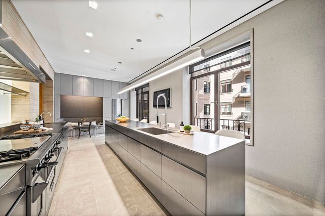 65 E GOETHE Street 3W, Chicago, IL 60610