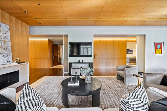 65 E GOETHE Street 3W, Chicago, IL 60610