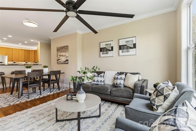 1000 E Woodlawn Road 314, Charlotte, NC 28209