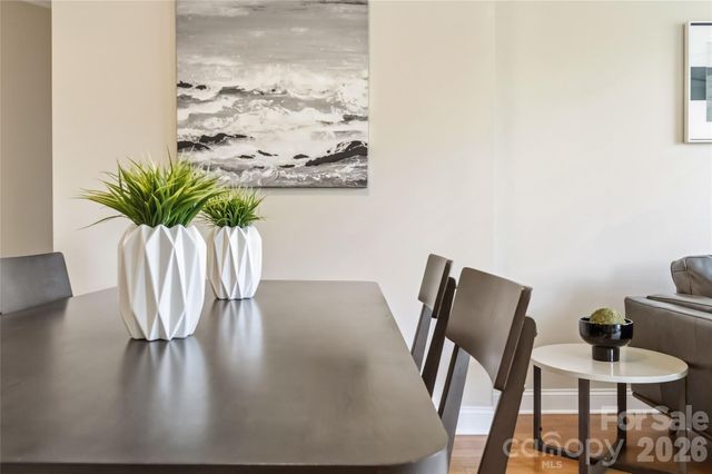 1000 E Woodlawn Road 314, Charlotte, NC 28209