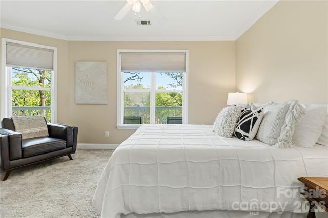 1000 E Woodlawn Road 314, Charlotte, NC 28209