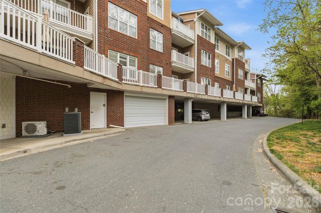 1000 E Woodlawn Road 314, Charlotte, NC 28209