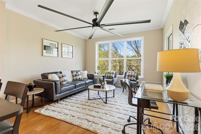 1000 E Woodlawn Road 314, Charlotte, NC 28209