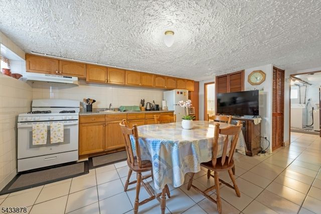 999 E 25Th St, Paterson City, NJ 07513