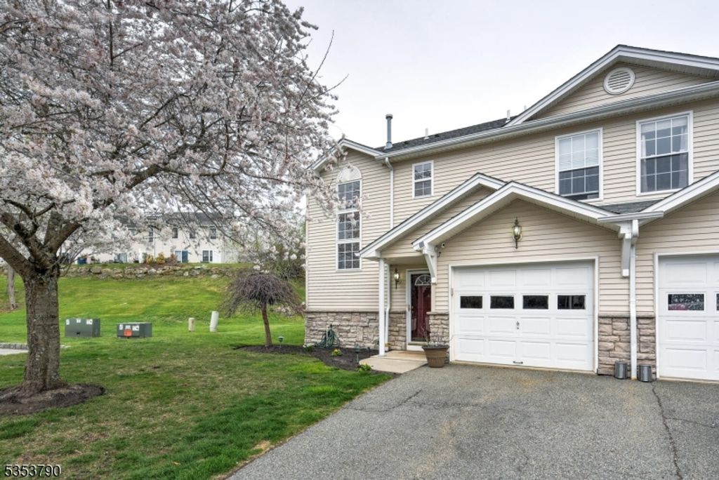 12 Peachtree Ln, Hardyston Twp., NJ 07419