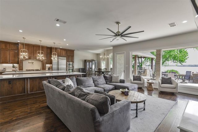 7815 Lake Mist Court, Houston, TX 77346