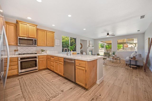 1379 Jacoby Creek Ct, Plumas Lake, CA 95961